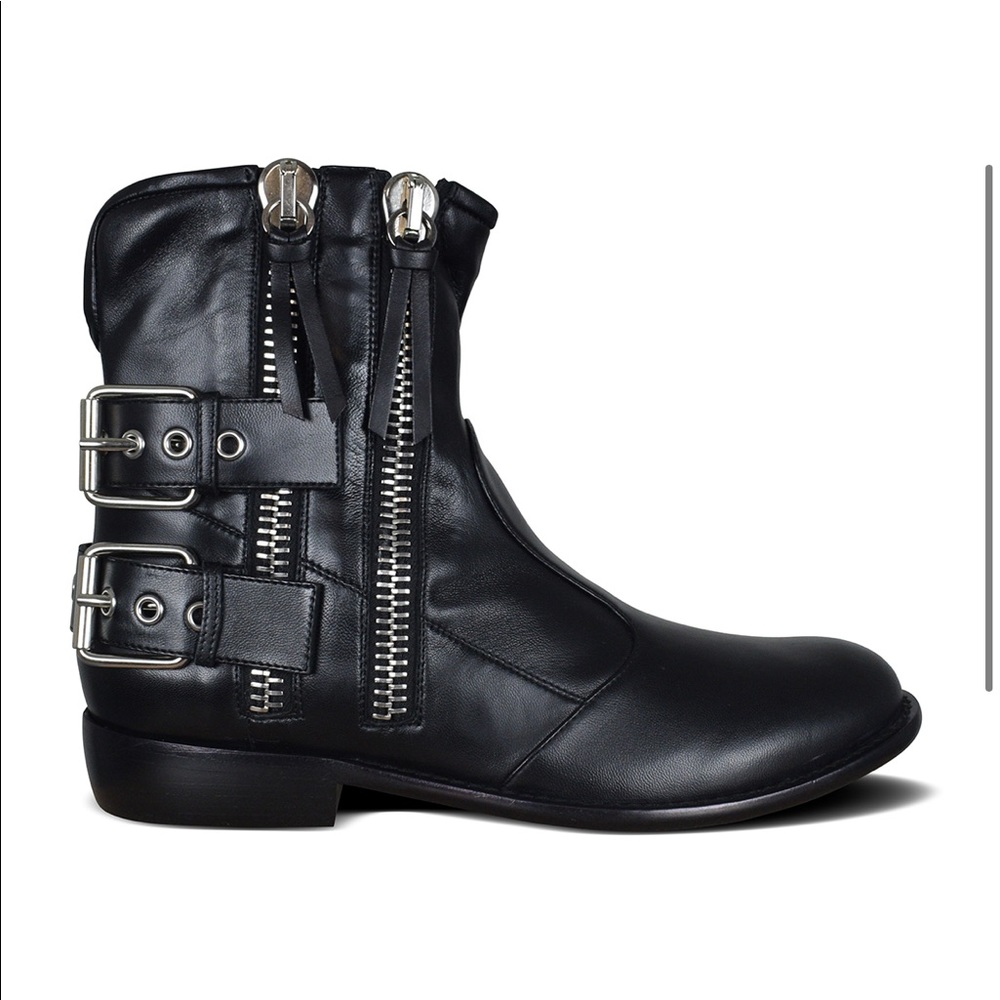 GIUSEPPE ZANOTTI
Leather double zip boots